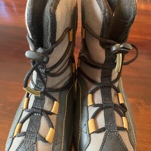 Sorel Boots Unisex sz 1